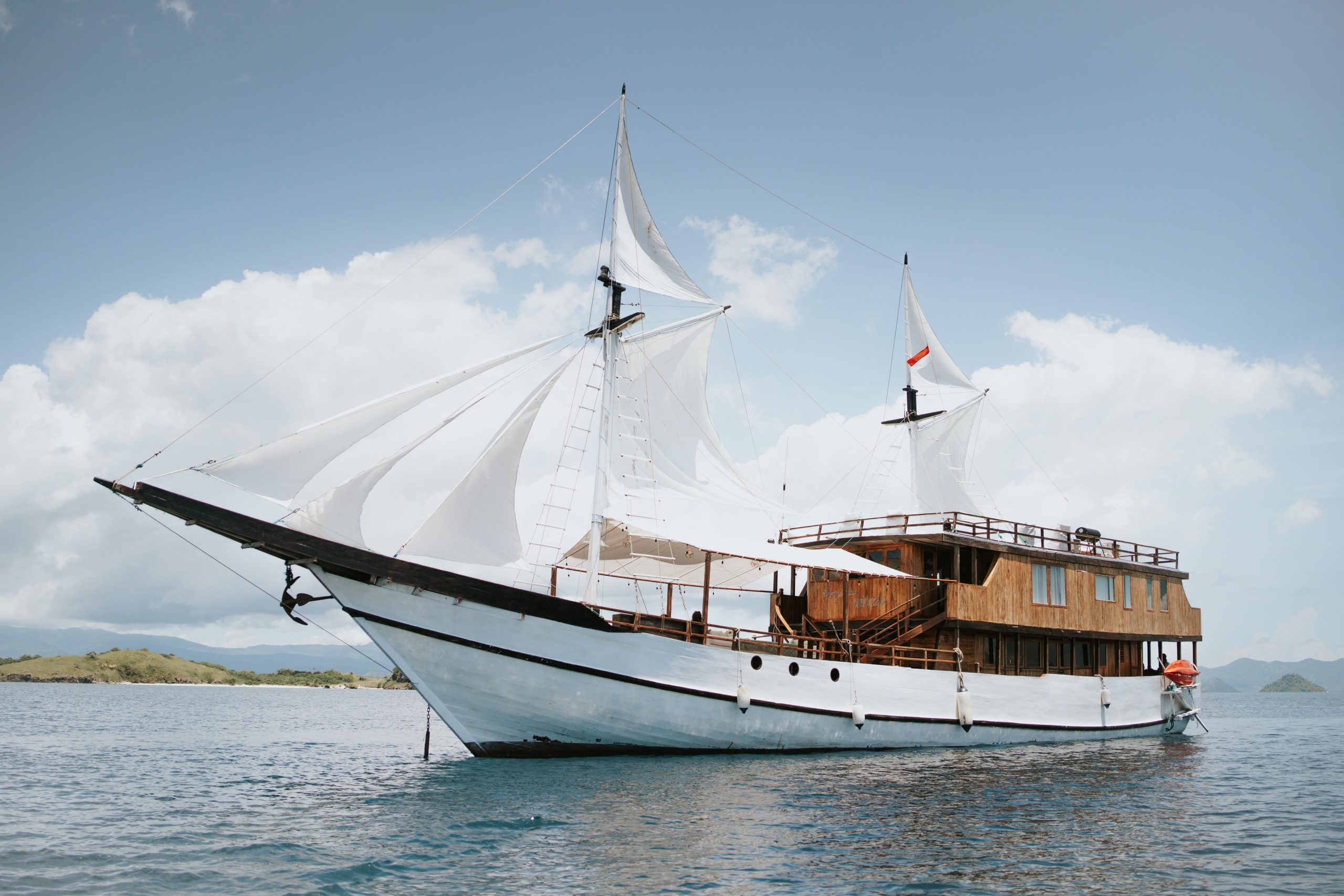 sewa kapal labuan bajo