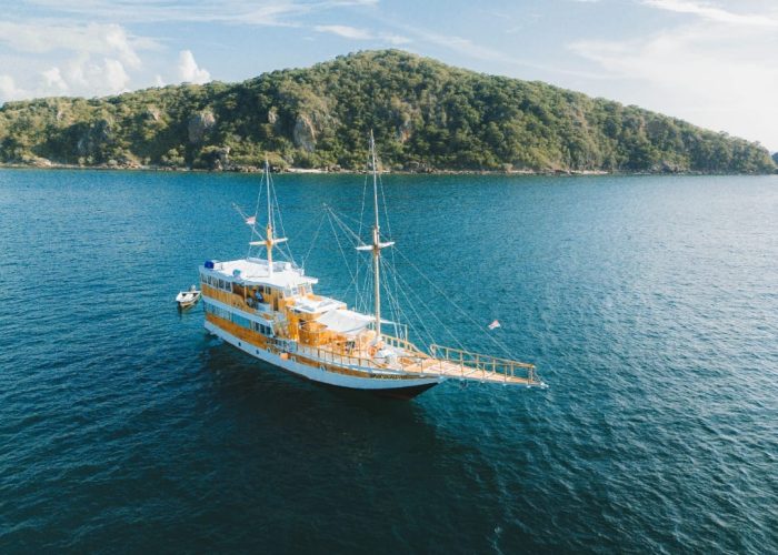 sewa kapal labuan bajo