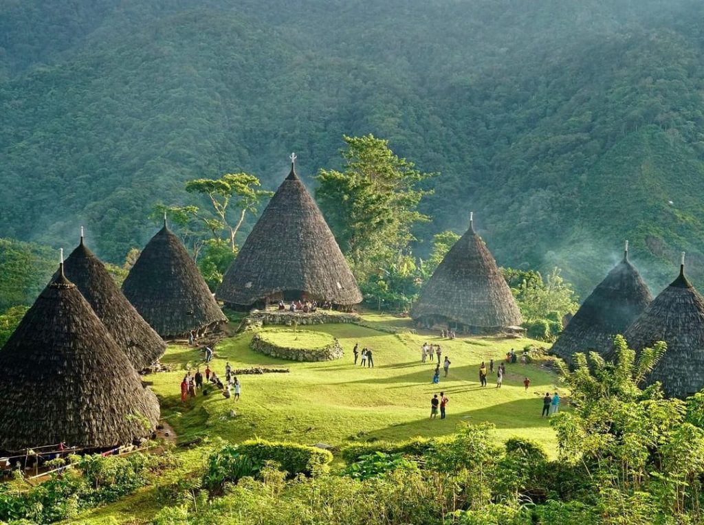 open trip wae rebo