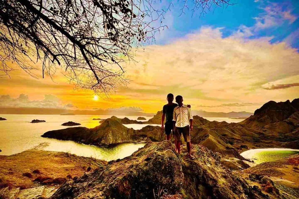 sunset pulau padar