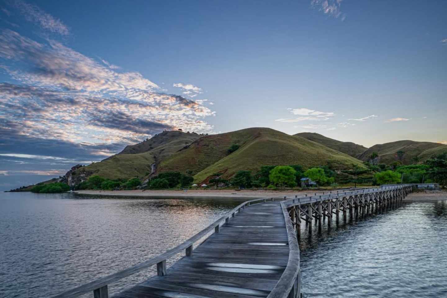 keindahan pulau sebayur labuan bajo